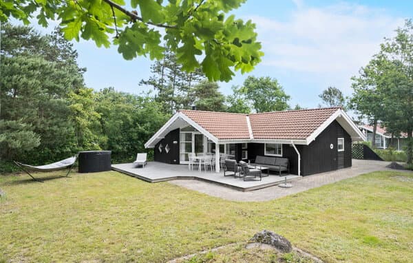 Hyggeligt sommerhus 300 m fra sandstrand - billede 1