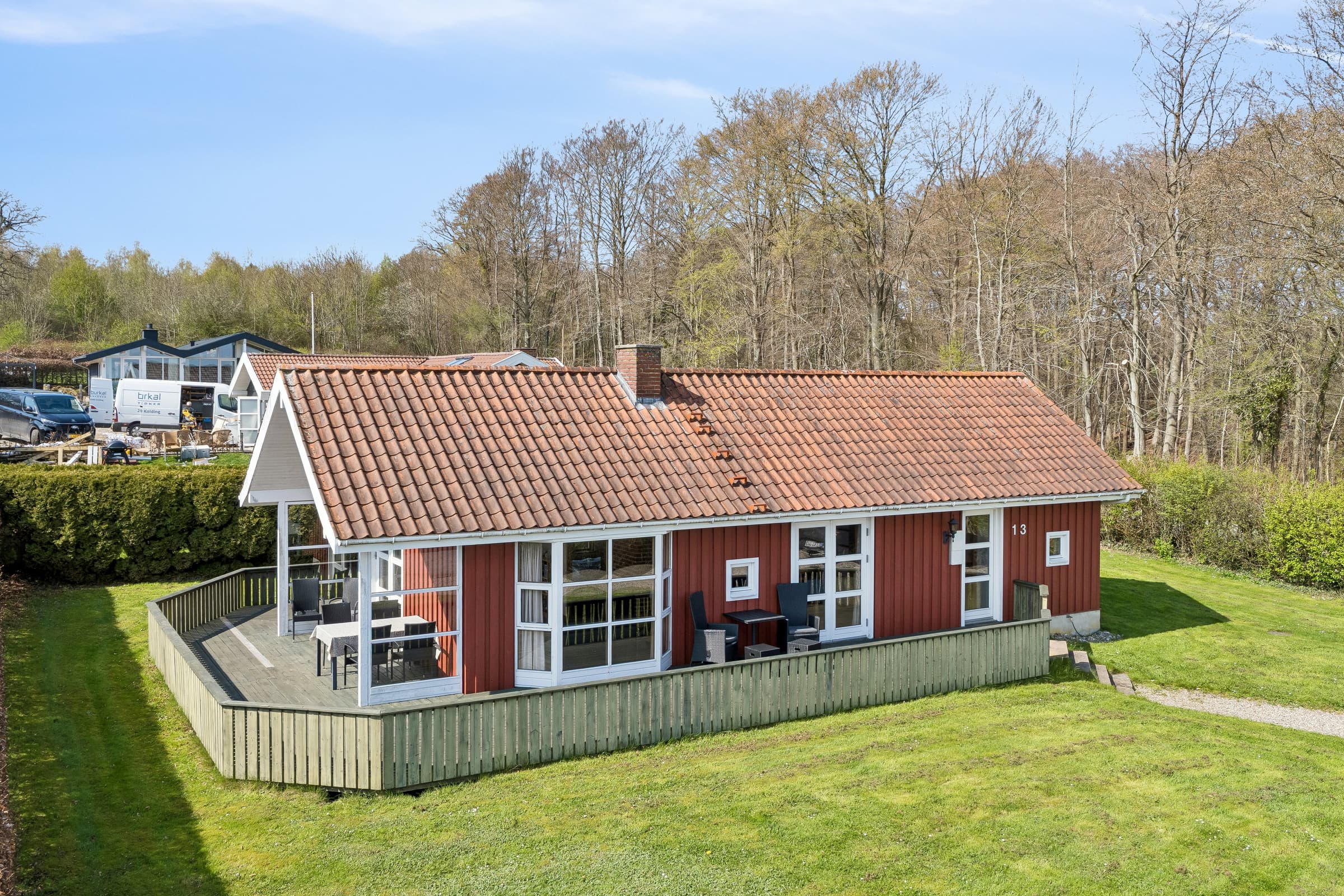 Hyggeligt sommerhus nær skov og strand - billede 1