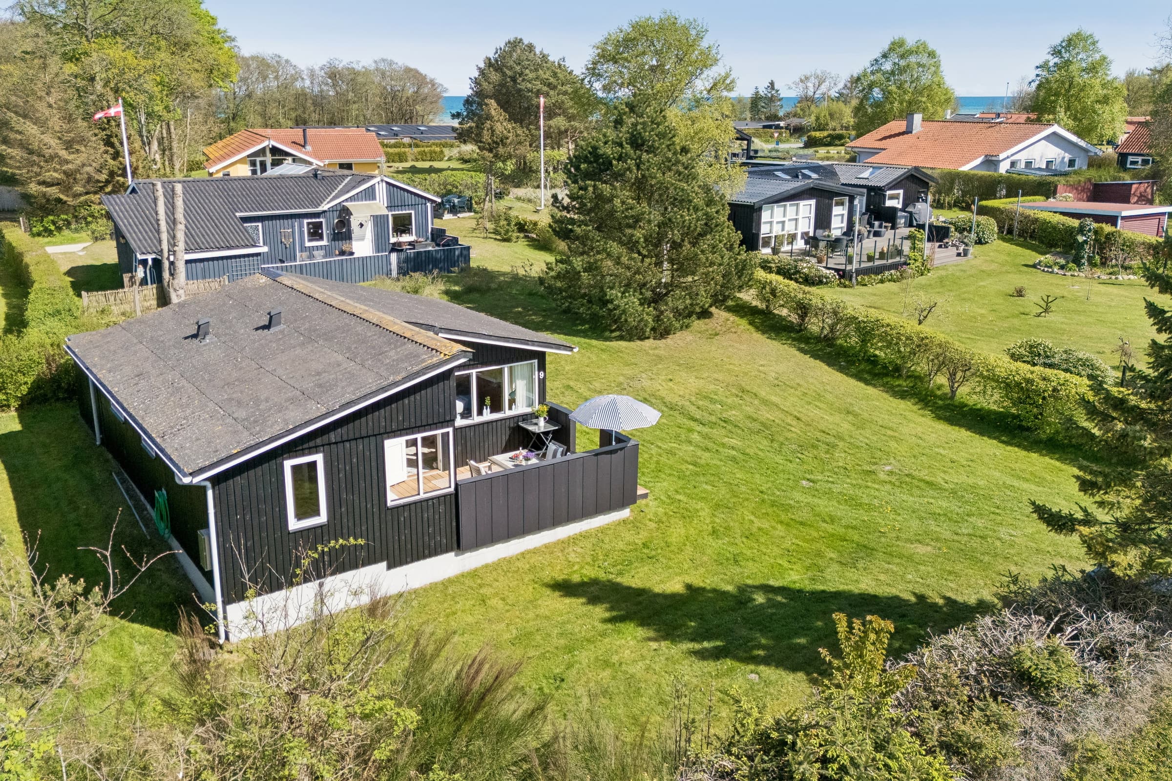 "Det Gode Liv" i original sommerhushygge - billede 1