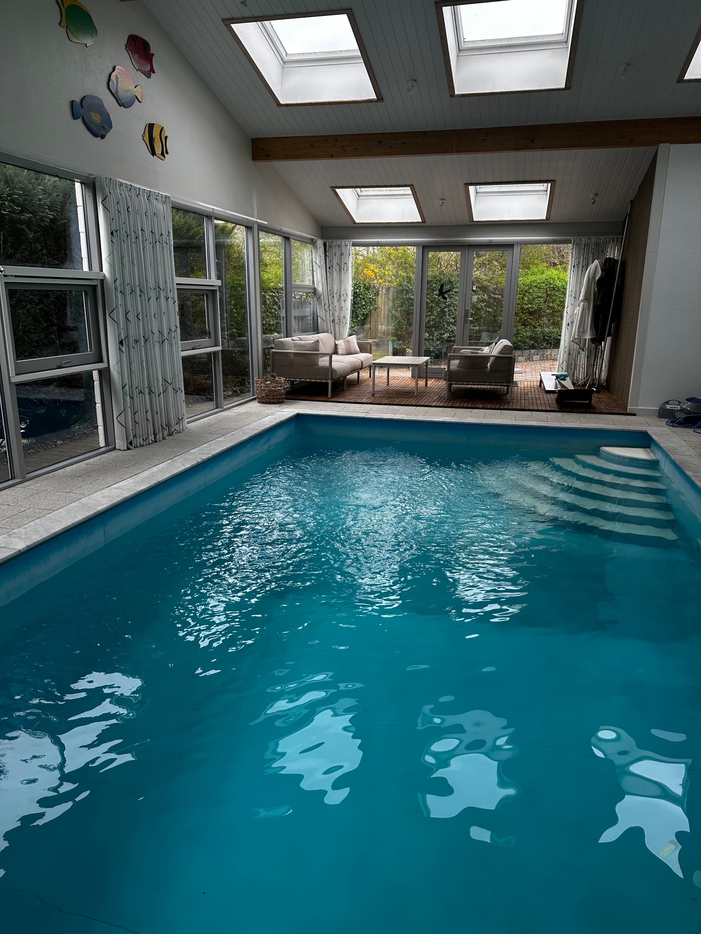 Hyggeligt poolsommerhus tæt på sandstrand - billede 1