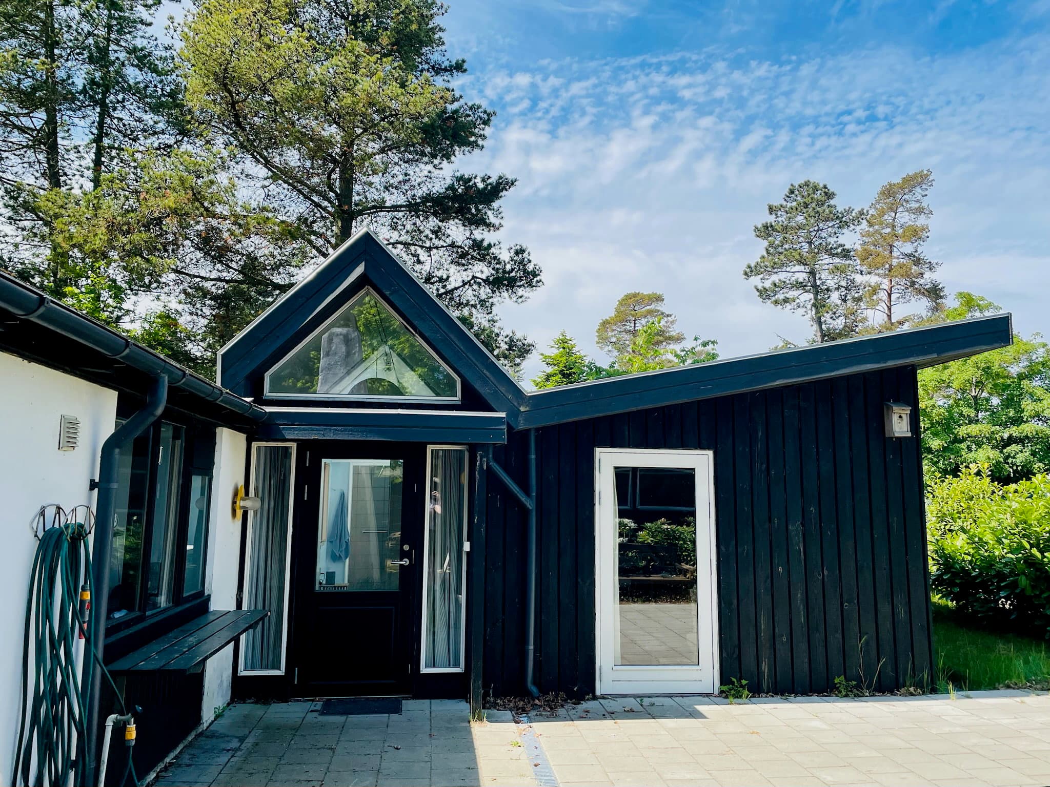 Charmerende sommerhus i anden række fra stranden - billede 1
