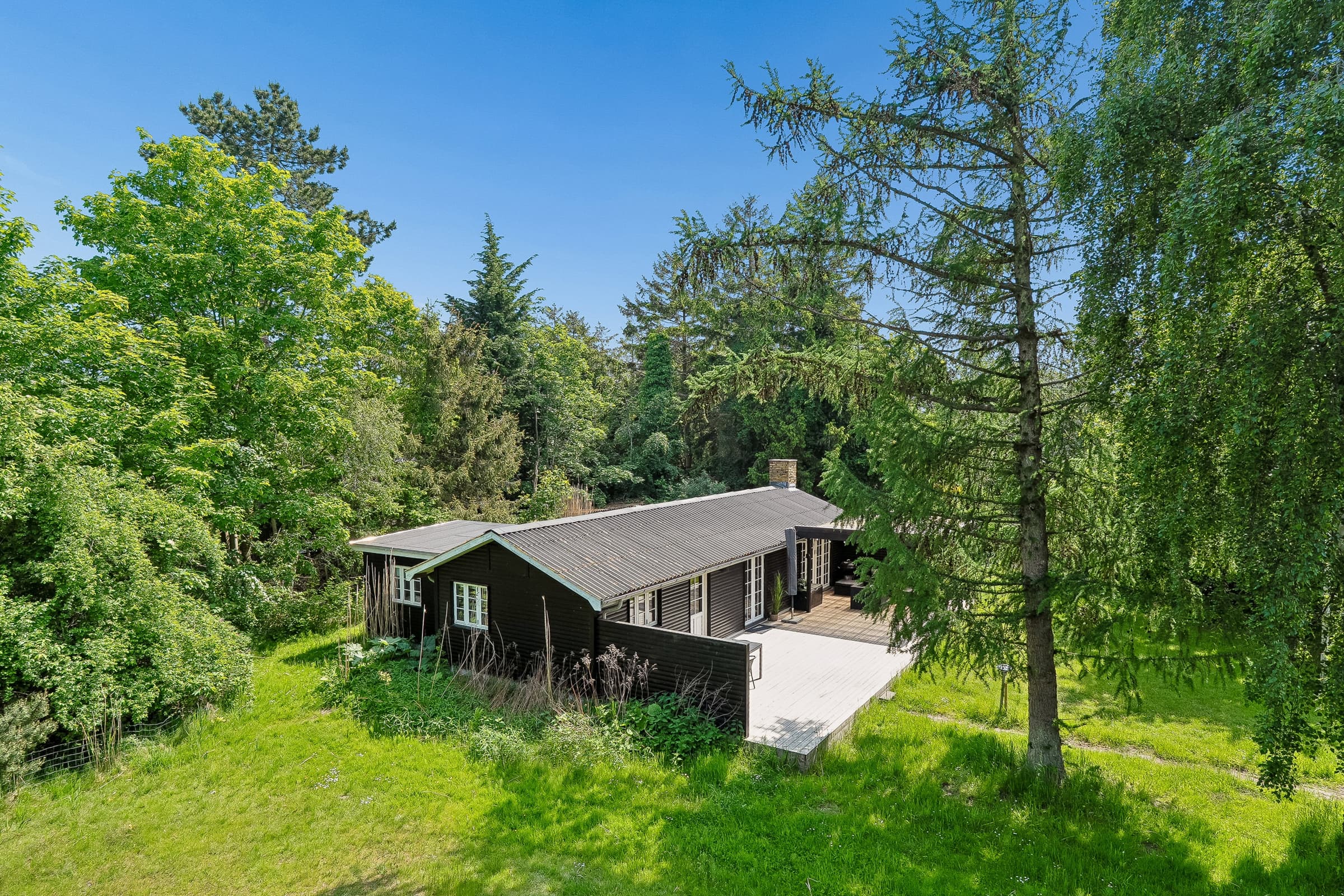 Hyggeligt sommerhus nær vandet i rolige Bredfjed - billede 1