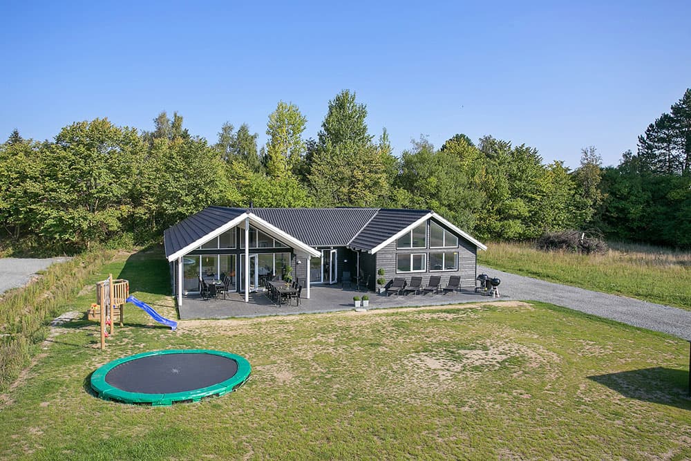 Poolhus til 18 personer med masser af aktiviteter i Vejby - billede 1