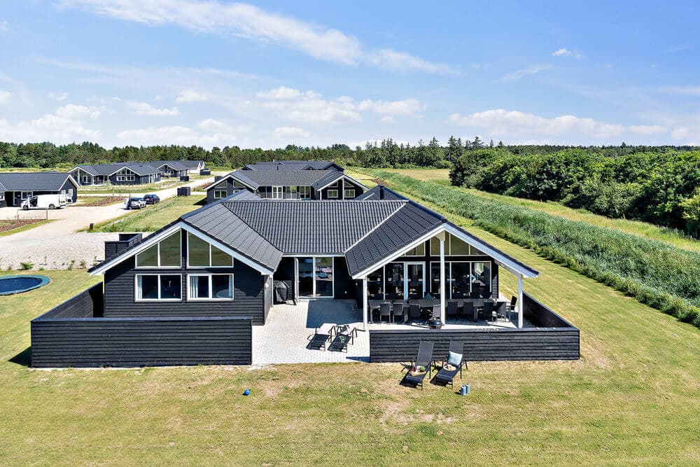 Sommerhus med pool ved Houstrup Strand - billede 1