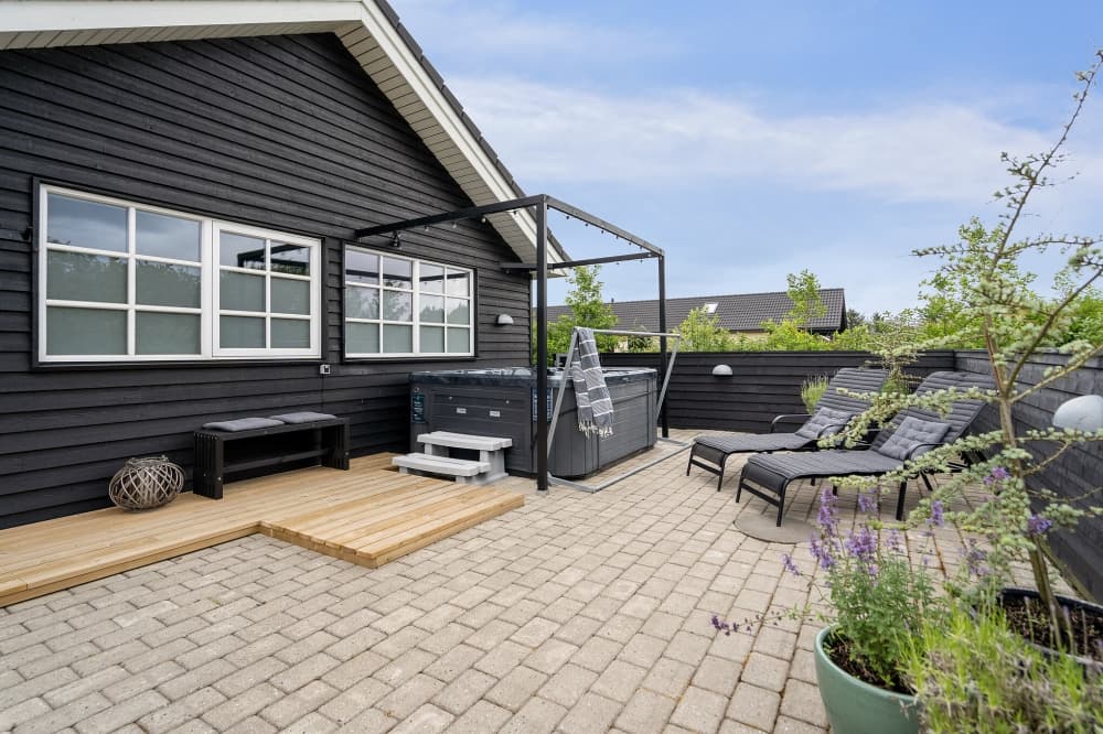 Sommerhus med pool og sauna ved Houstrup Strand - billede 1