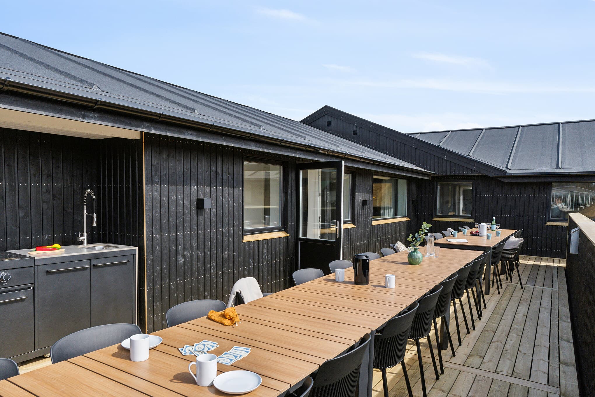 Luksussommerhus med plads til 32 personer i Hune med pool, aktiviteter og wellness - billede 1
