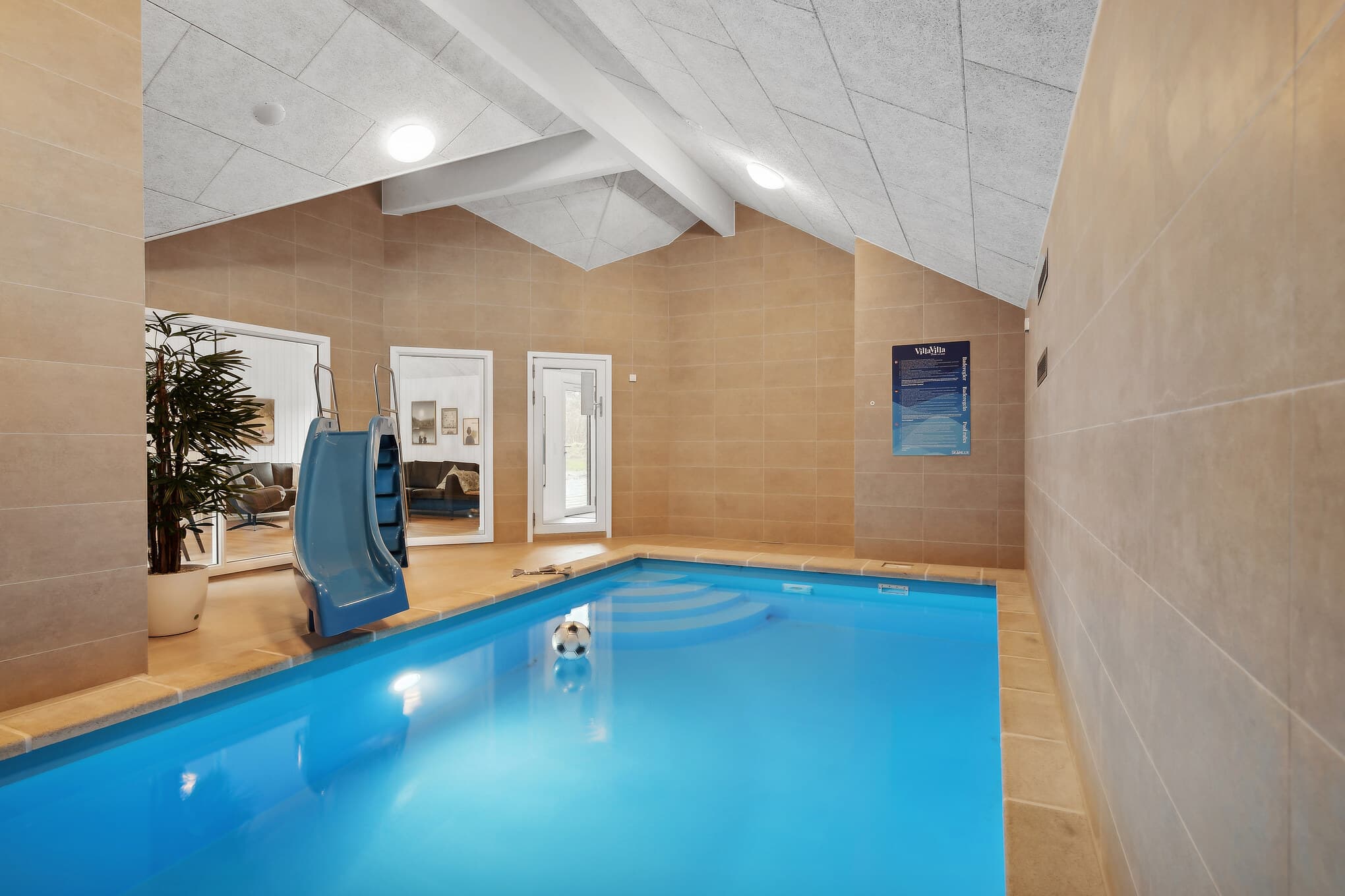 Moderne sommerhus med pool, spa og aktivitetsrum til 20 personer - billede 1