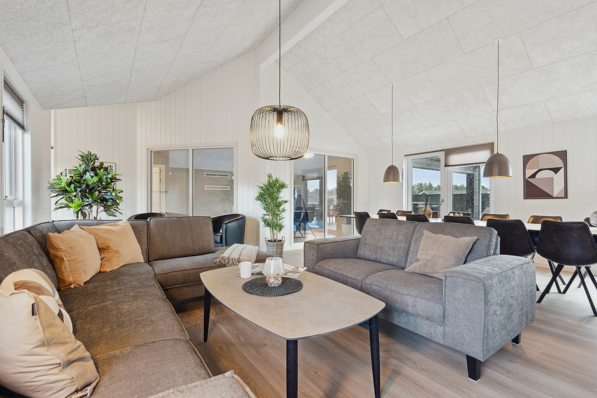 Stort poolsommerhus til 26 personer med wellness og aktivitetsrum - billede 1