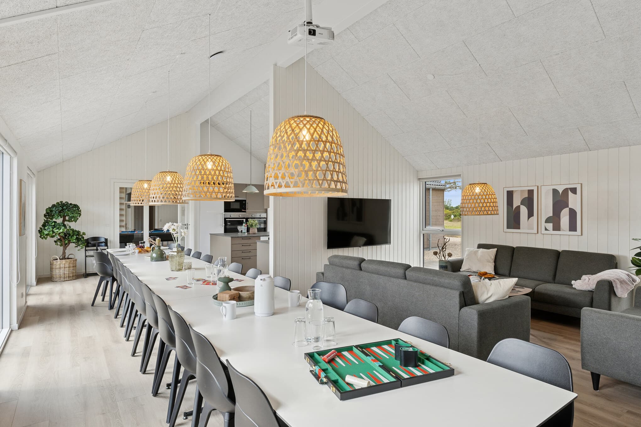 Stort poolsommerhus til 26 personer med wellness og aktivitetsrum - billede 1